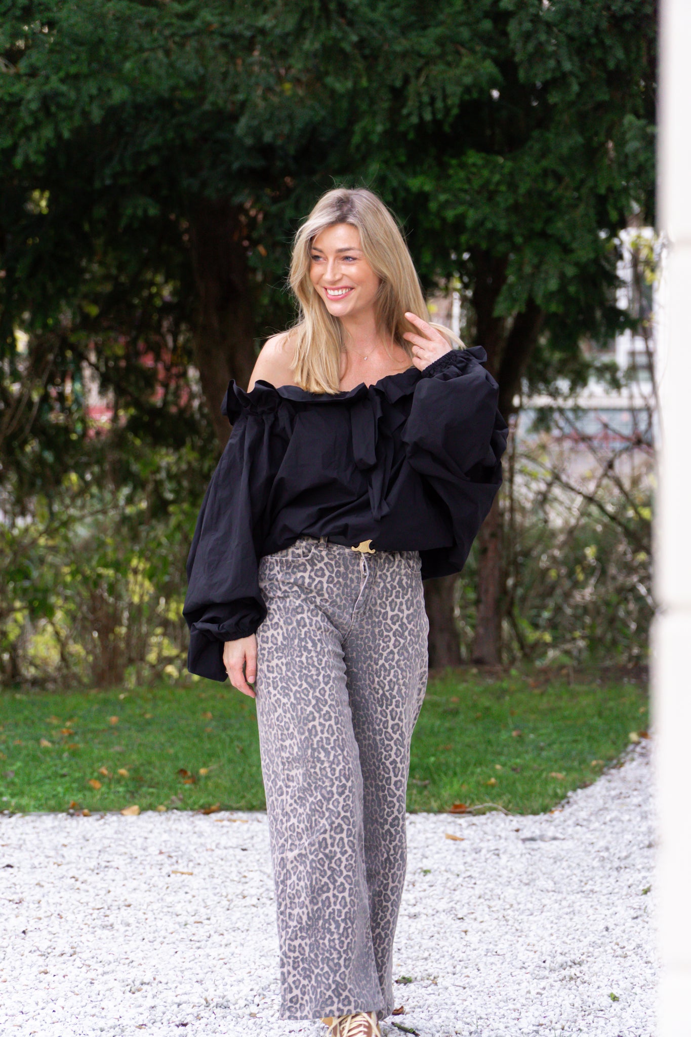 BLACK BALLOON BLOUSE