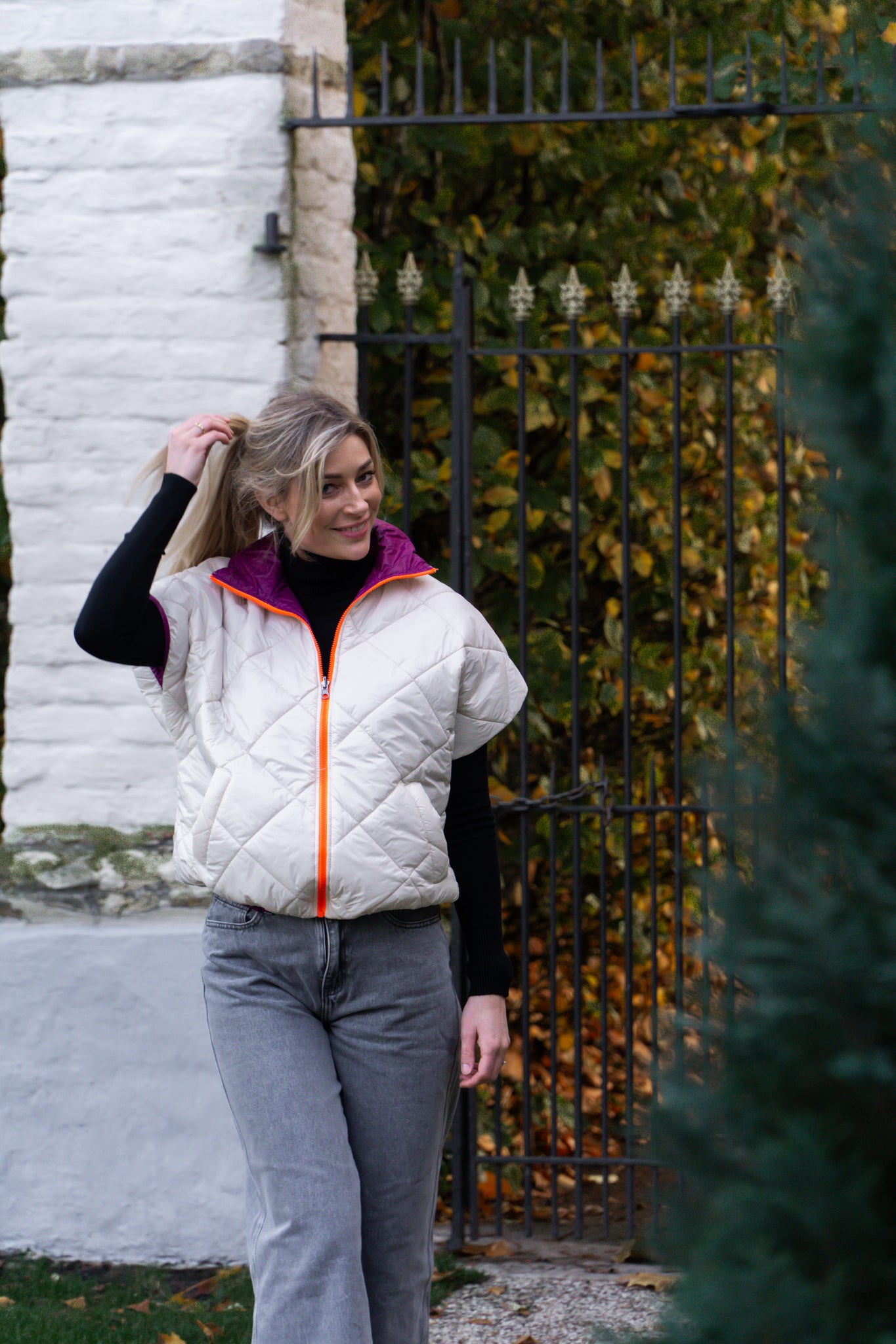 BEIGE/BURGUNDY BODYWARMER