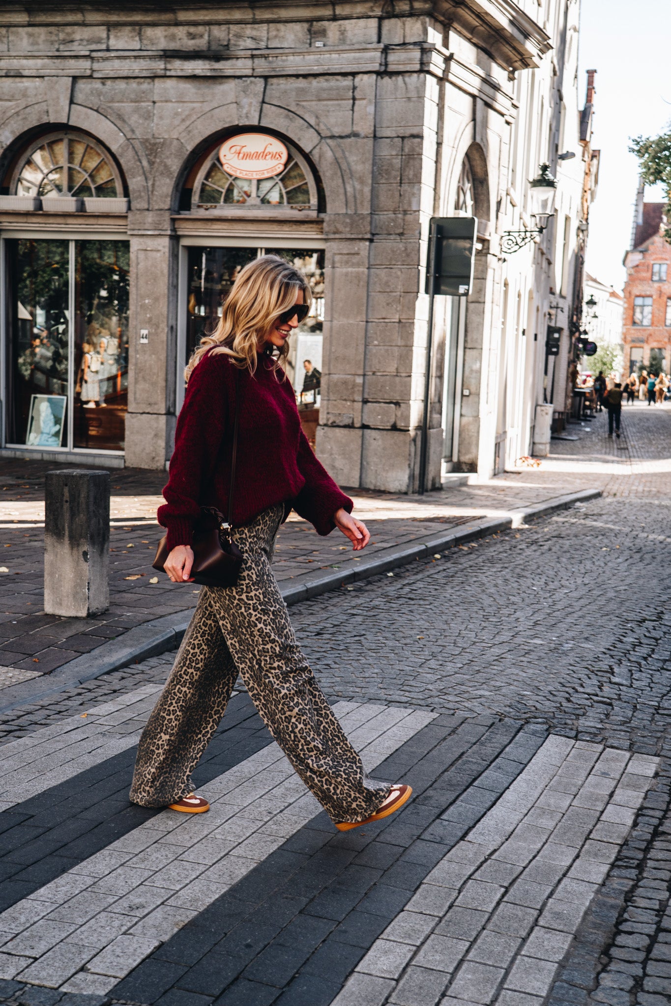 OVERSIZED BORDEAUX PULL