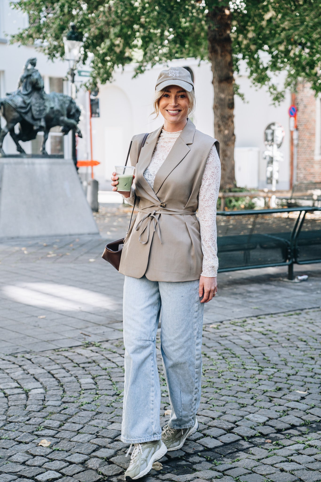 BEIGE BLAZER