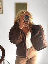 Chocoladebruine oversized jas, open gedragen
