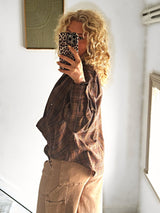 Bruine geruite blouse, zijaanzicht