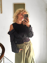 Zwarte off shoulder blouse met khaki cargo